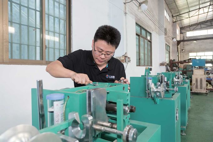 Extruded Waste Plastic Recycling Machine PET Bottle Scrap Machine Granulator 0